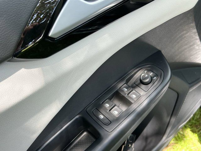 2025 Volkswagen Taos S photo 4