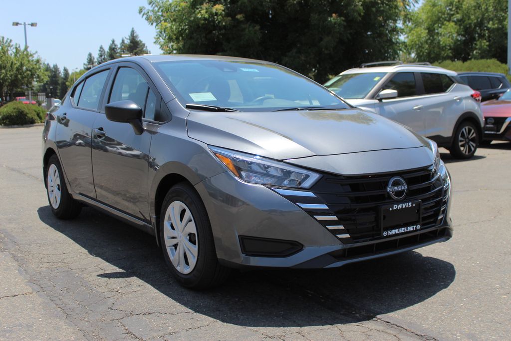 2025 Nissan Versa 1.6 S photo 4