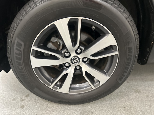 2018 Toyota RAV4 XLE photo 26