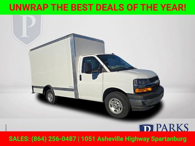 2024 Chevrolet Express Cutaway Base's photo