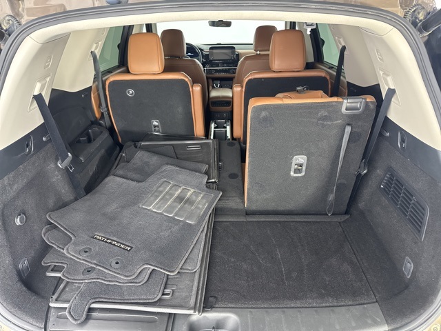 2023 Nissan Pathfinder Platinum photo 27