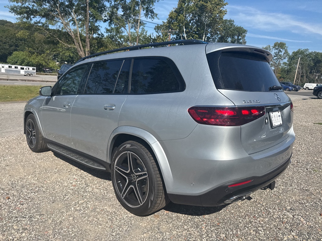2026 Mercedes Benz GLS 450 4MATIC photo 4