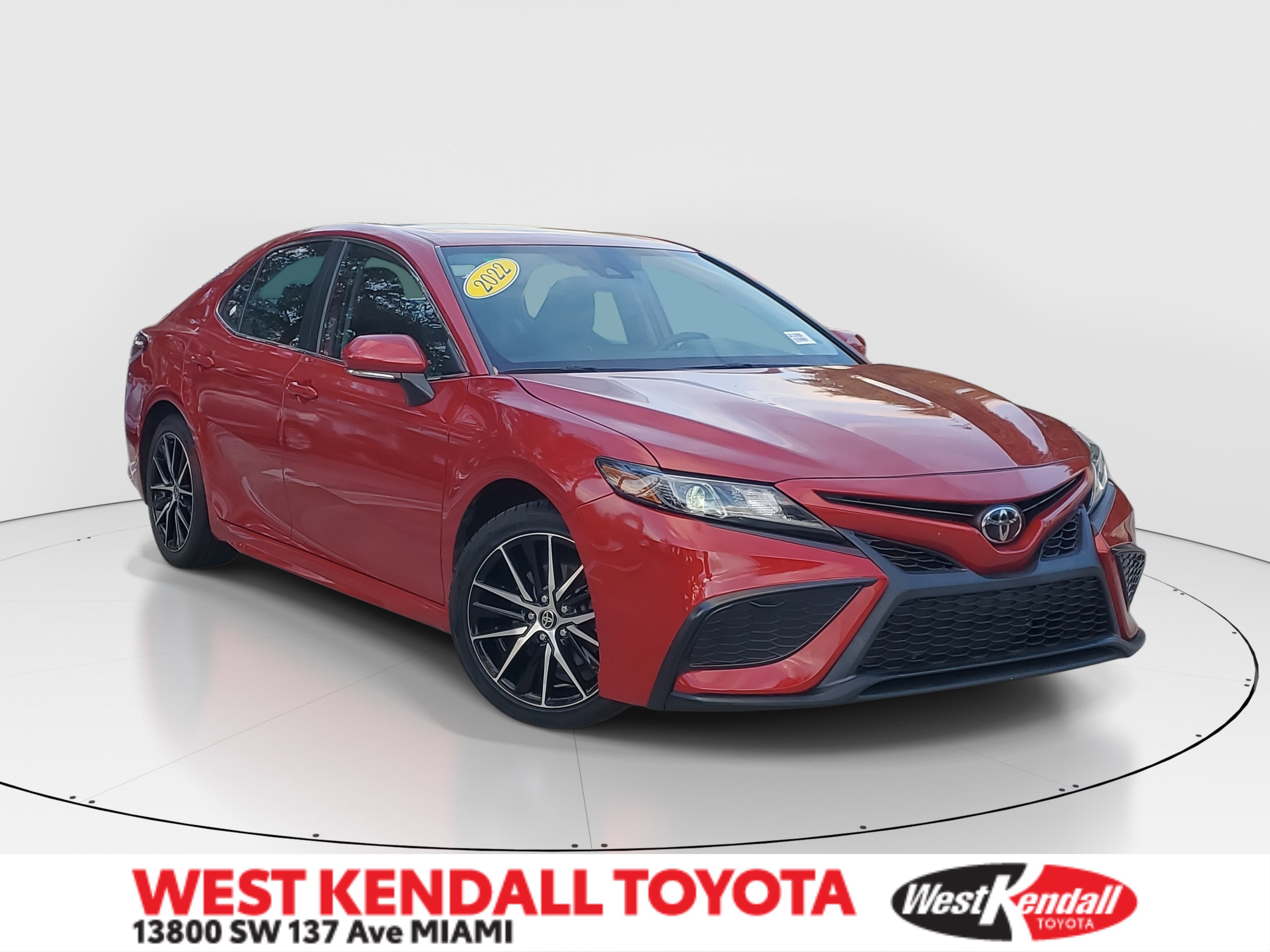 2022 Toyota Camry SE's photo