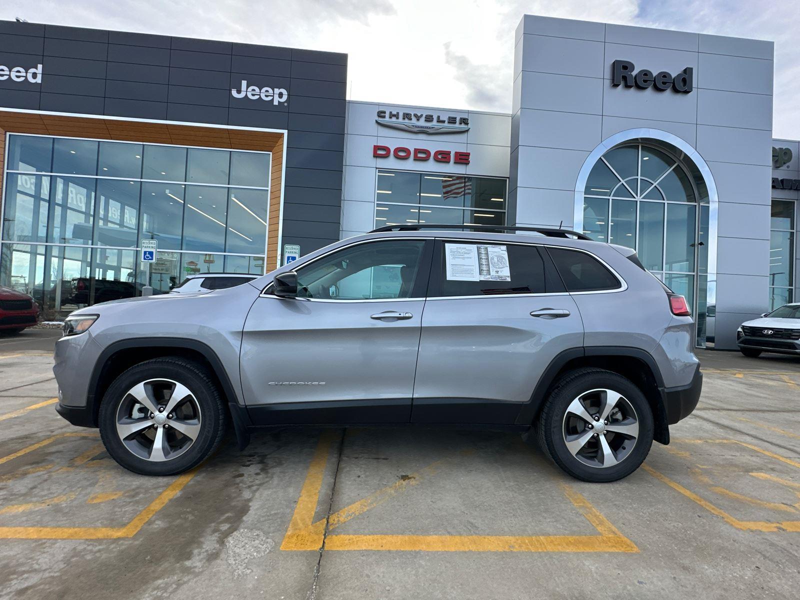 Used 2022 Jeep Cherokee Limited with VIN 1C4PJMDNXND513717 for sale in Kansas City