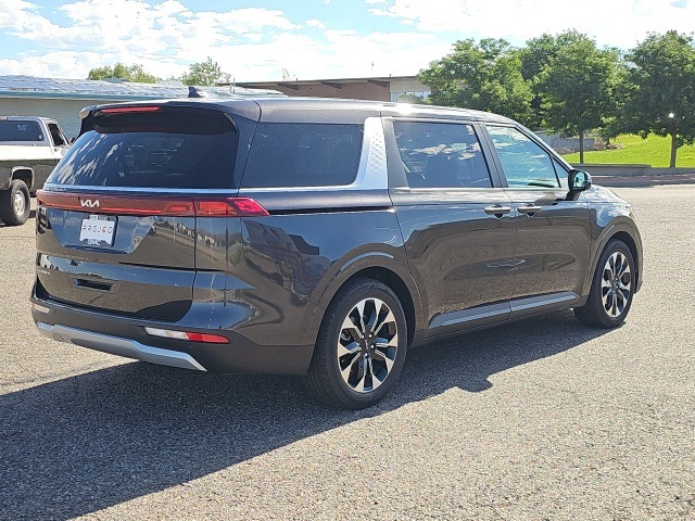 2024 Kia Carnival EX photo 3