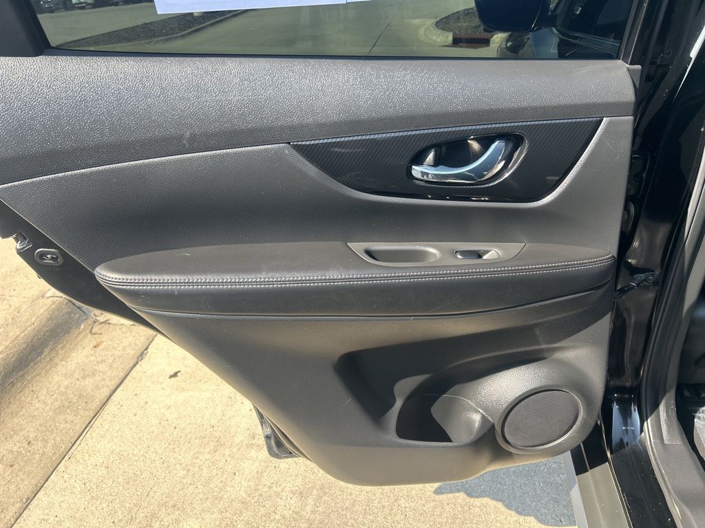 2018 Nissan Rogue SL photo 9