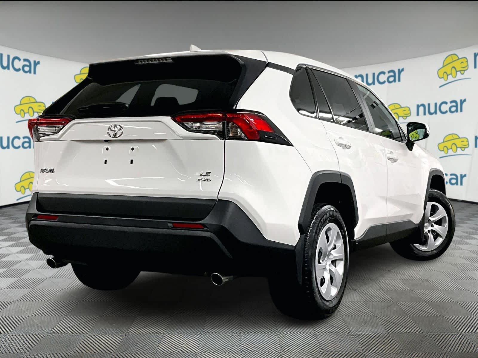 2022 Toyota RAV4 LE photo 4