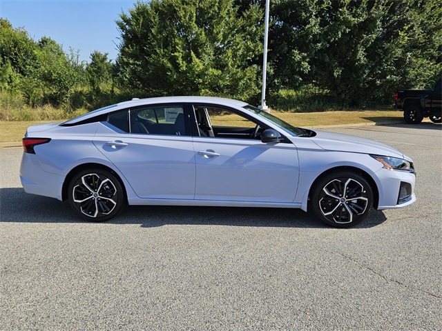2025 Nissan Altima 2.5 SR photo 13