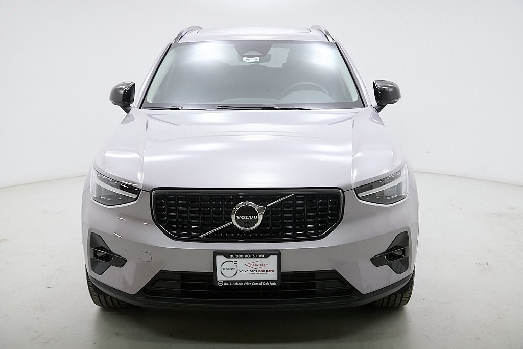 2026 VOLVO XC40 - Image 4