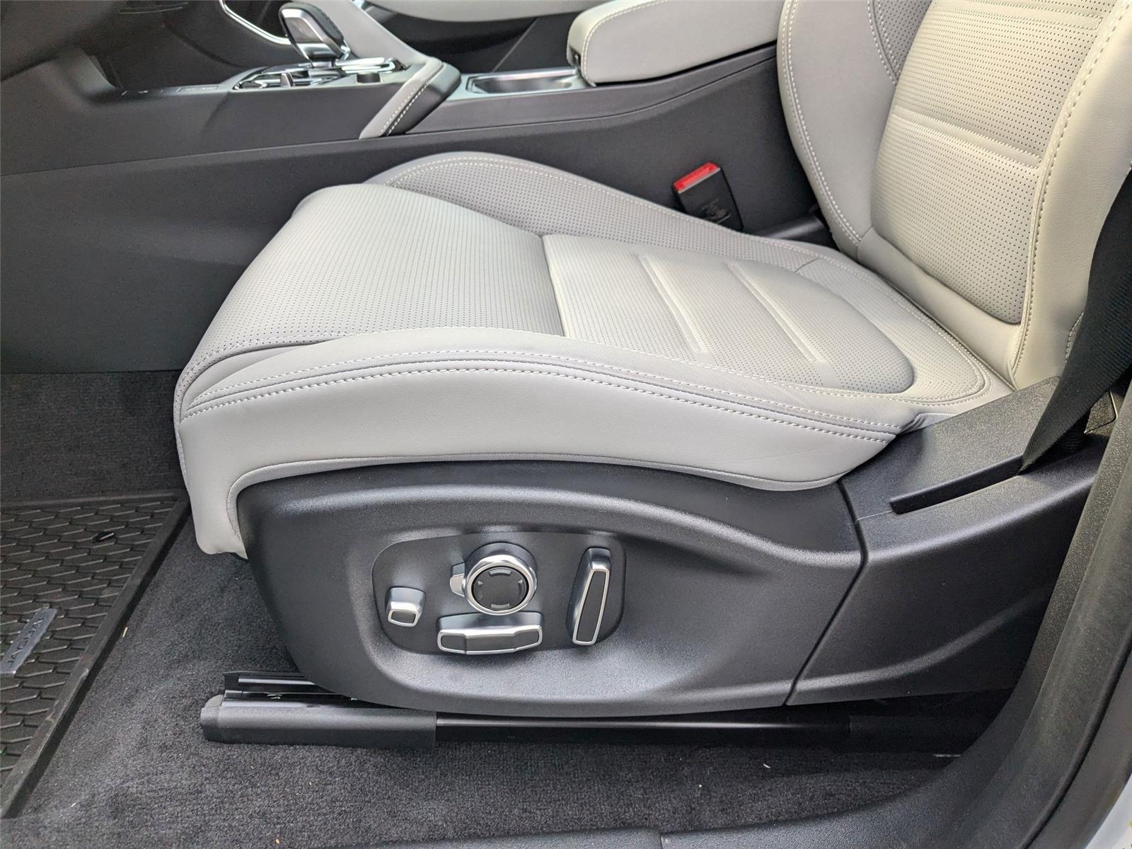 2024 Jaguar E-PACE R-Dynamic SE photo 15