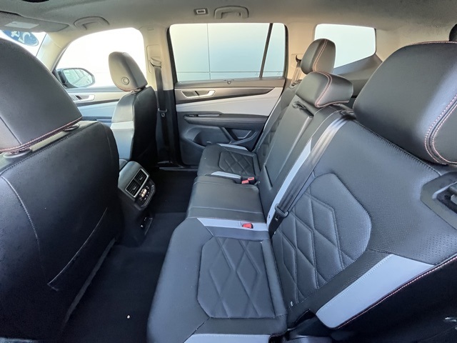 2024 Volkswagen Atlas Peak Edition SE Technology photo 3