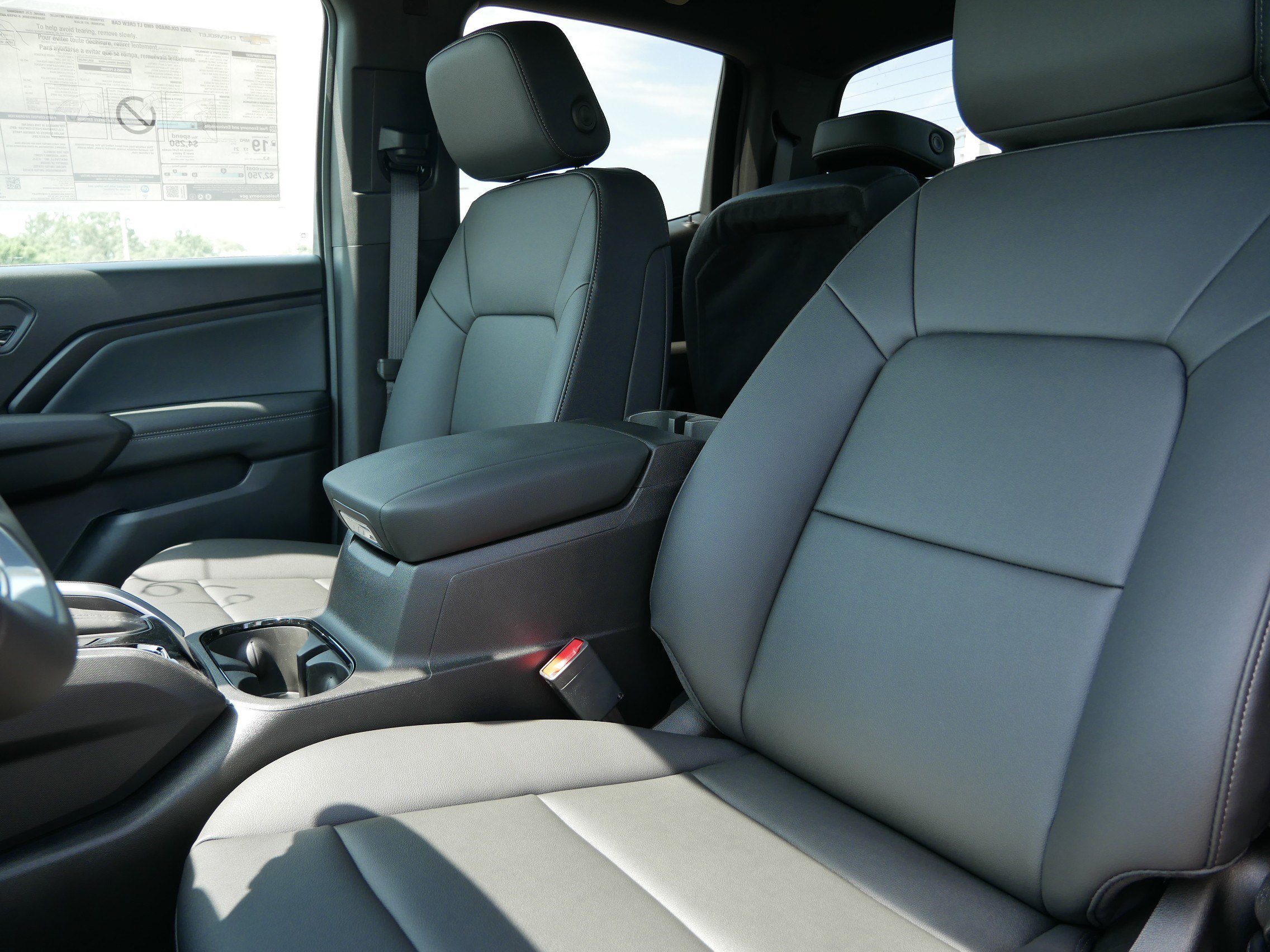 2025 Chevrolet Colorado Work Truck LT photo 3
