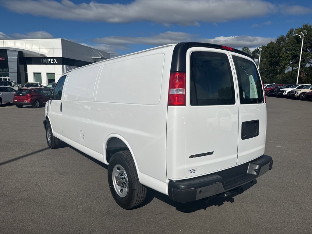 2025 Chevrolet Express 3500 Work Van photo 3