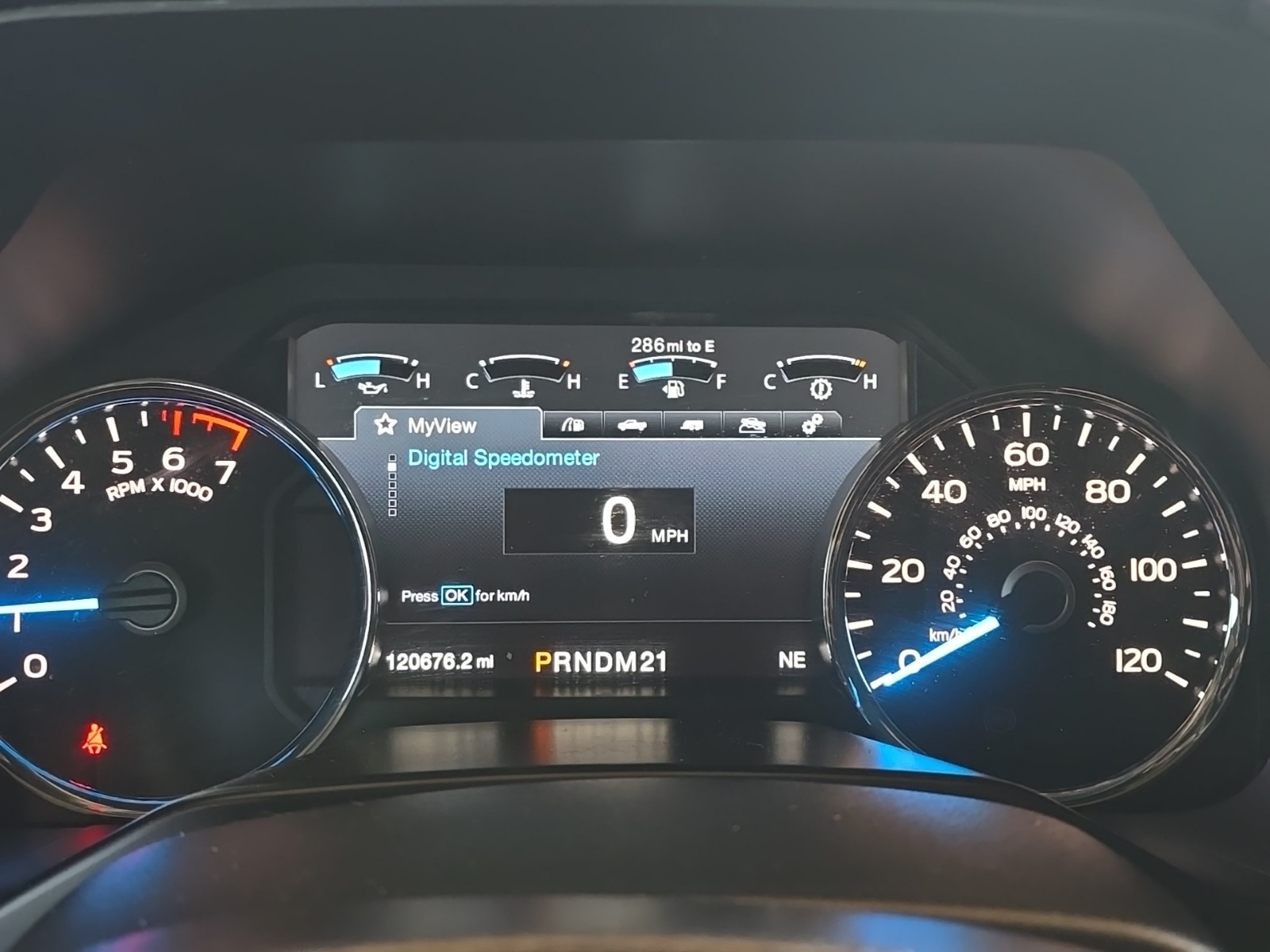 2016 Ford F-150 Lariat photo 2