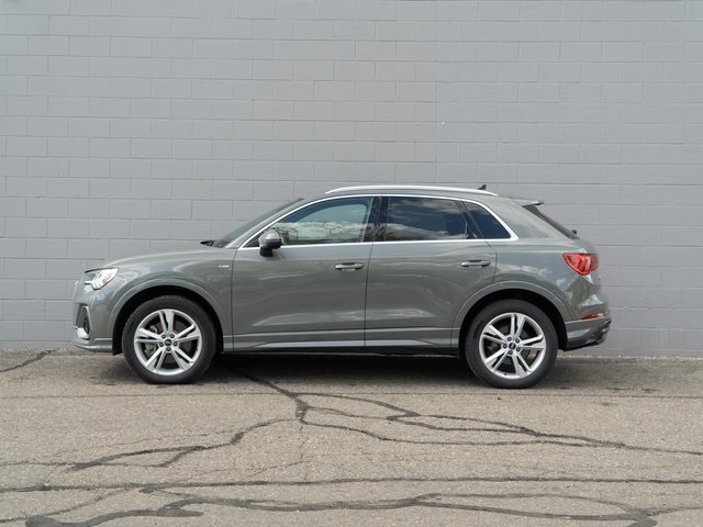 2022 Audi Q3 Premium Plus S line photo 2