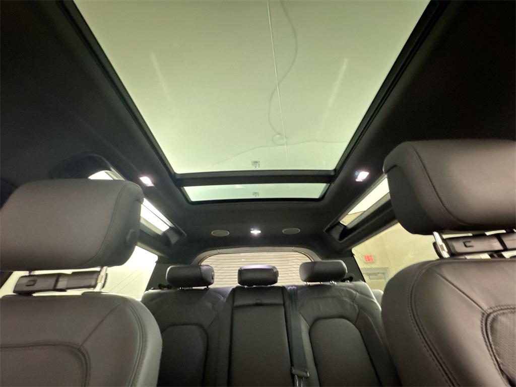 2025 Land Rover Defender 90 X-Dynamic SE photo 19