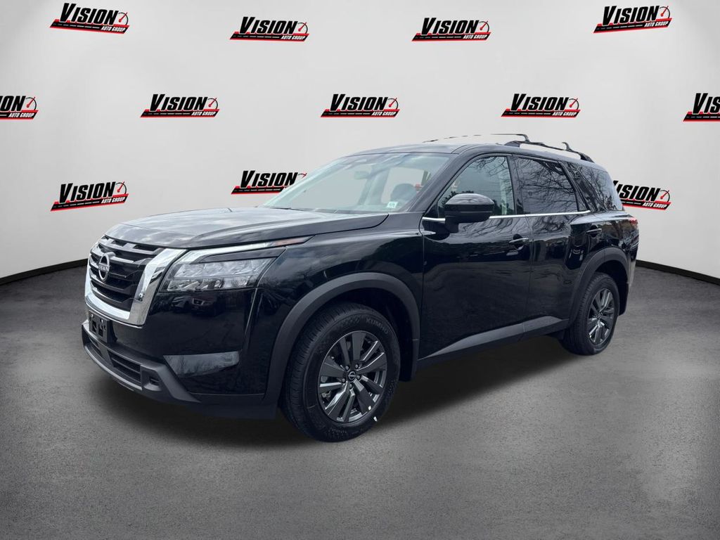 2025 Nissan Pathfinder SV's photo