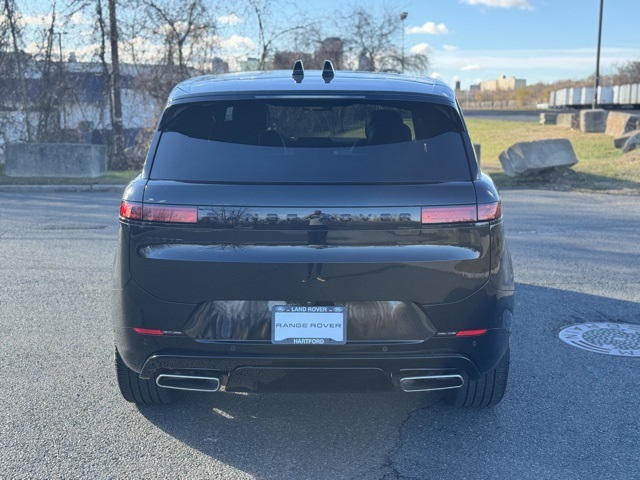 2025 Land Rover Range Rover Sport SE photo 4