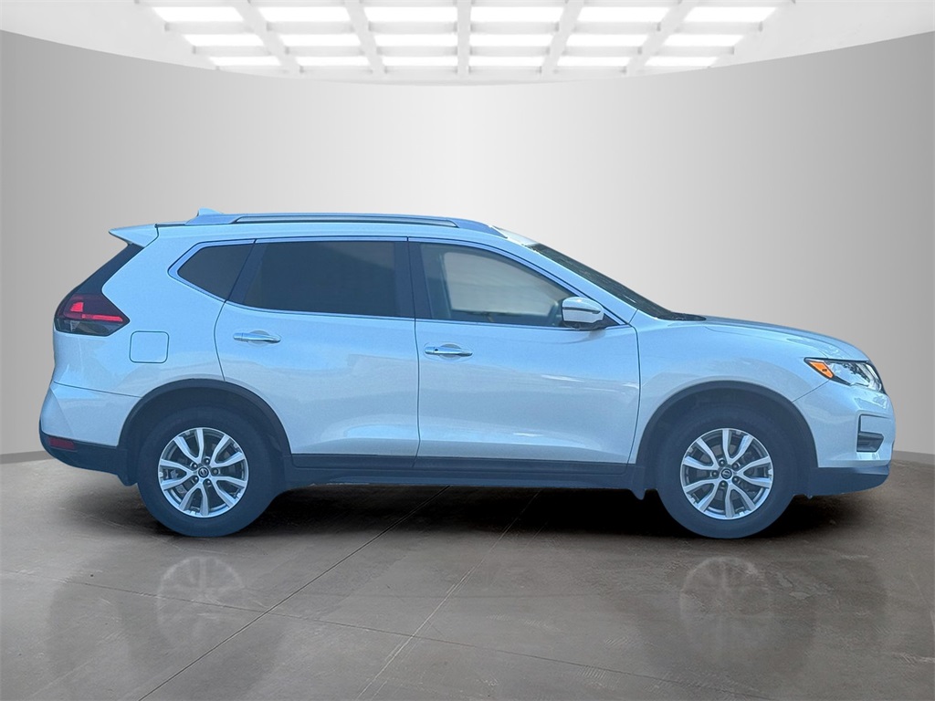 2018 Nissan Rogue SV photo 7