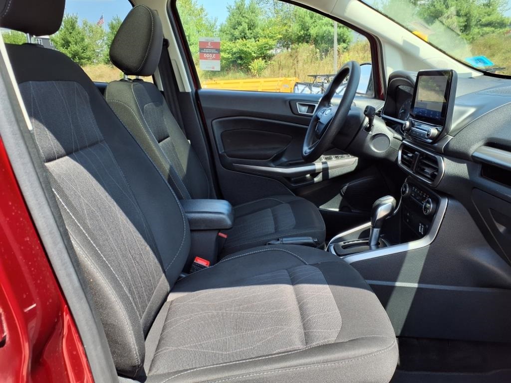 Used 2021 Red Ford SE image 5