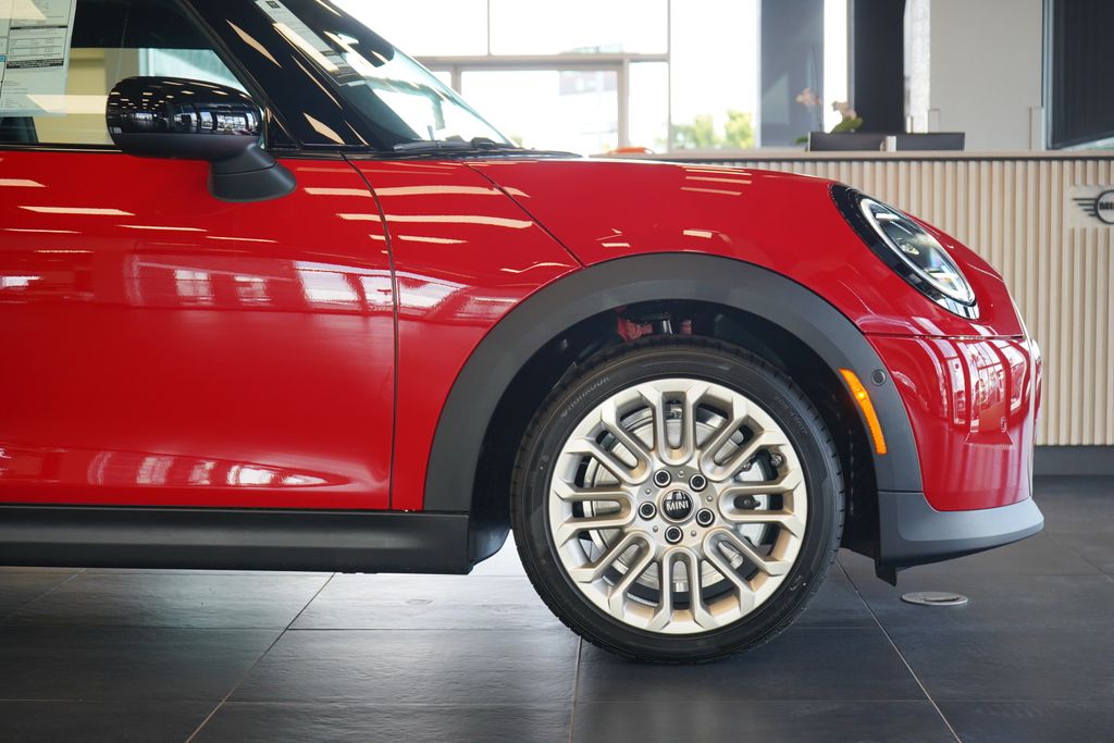 2025 Mini Cooper Hardtop 2 Door Signature photo 2