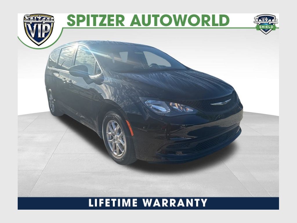 2026 Chrysler Voyager LX's photo