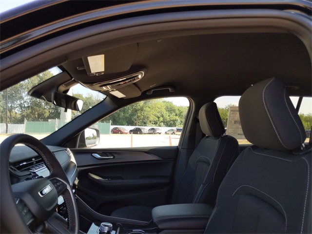 2025 Jeep Grand Cherokee Laredo Altitude photo 15