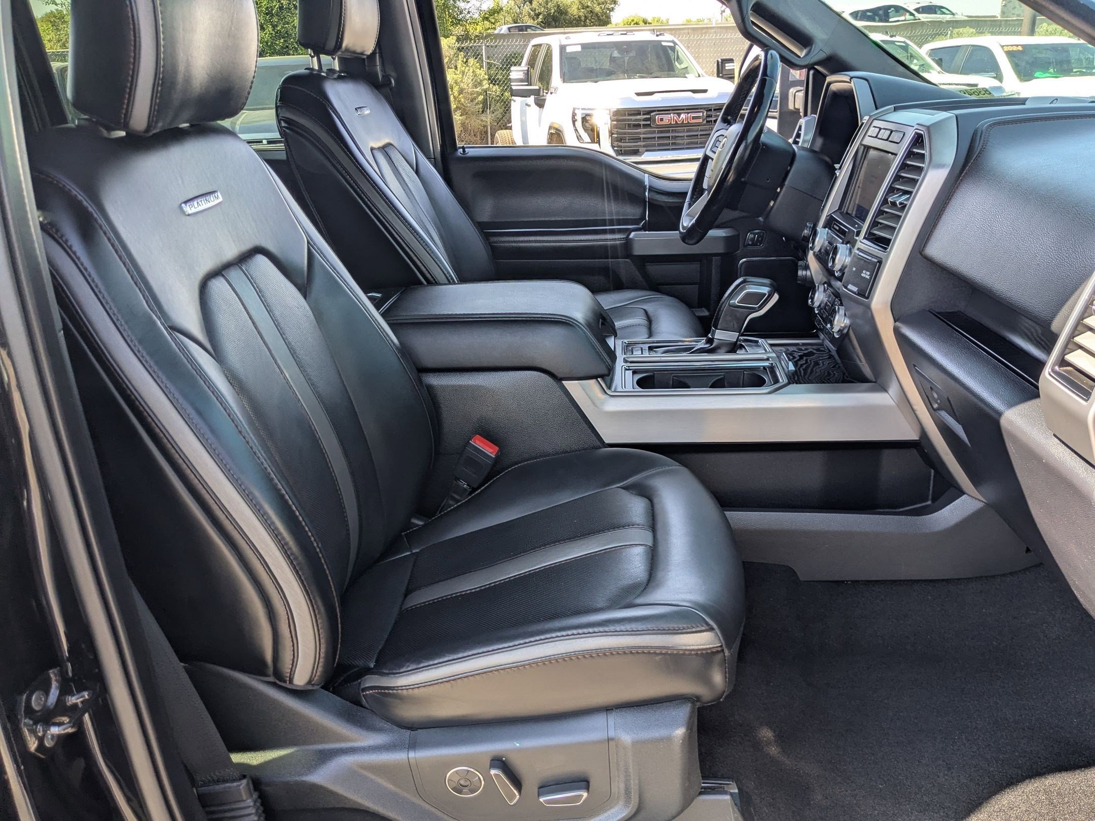 2020 Ford F-150 Platinum photo 28