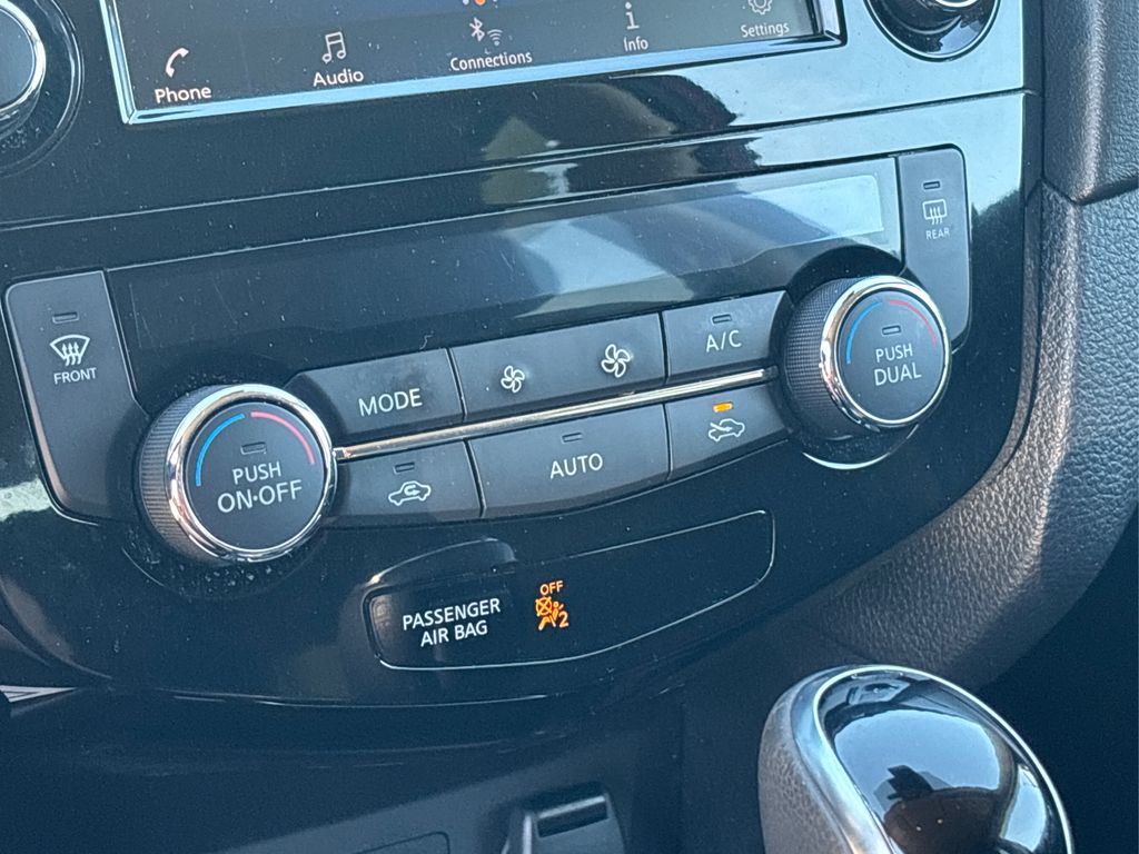 2019 Nissan Rogue SV photo 23