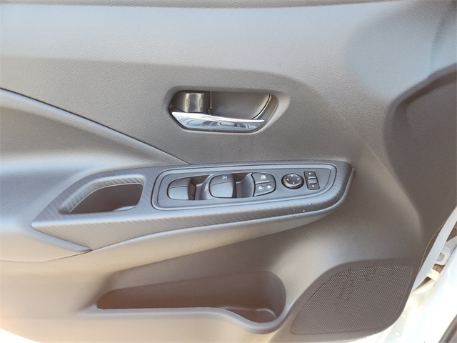 2025 Nissan Versa SV photo 17