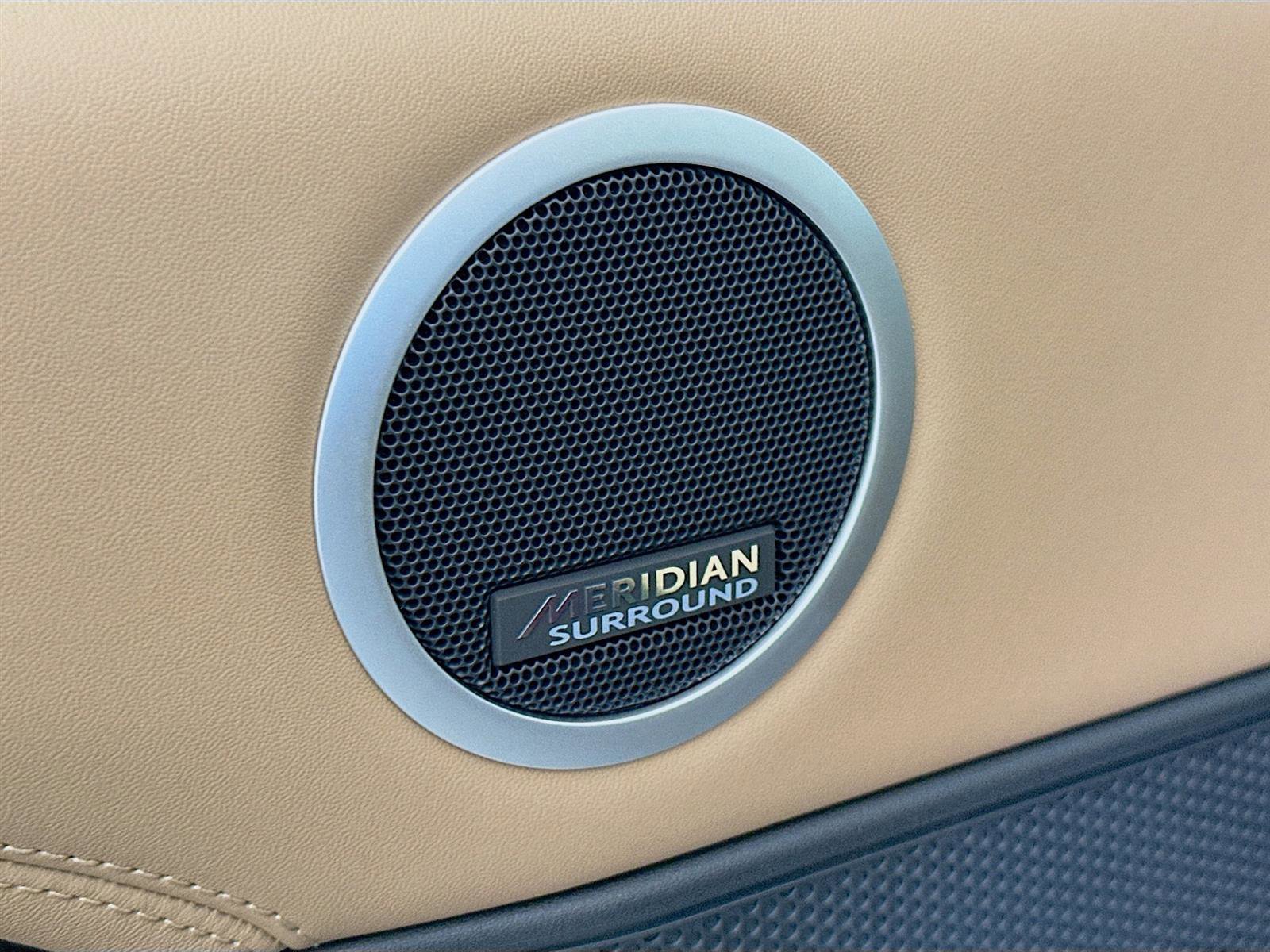 2025 Land Rover Discovery Metropolitan Edition photo 19
