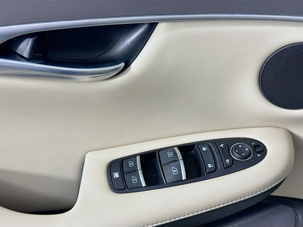 2022 Infiniti QX50 Luxe photo 17