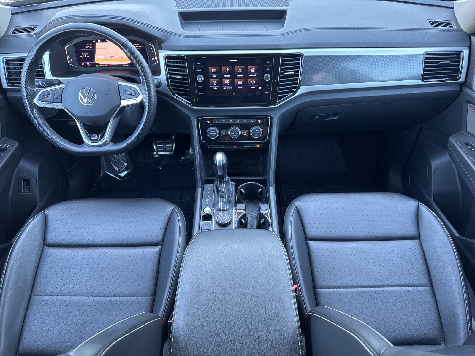 2022 Volkswagen Atlas V6 SEL R-Line photo 3