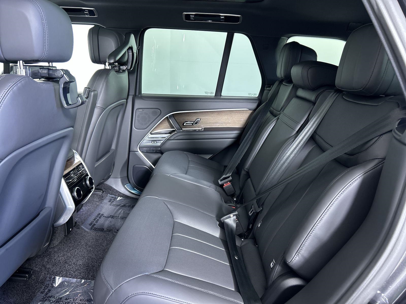 2025 Land Rover Range Rover SE photo 25