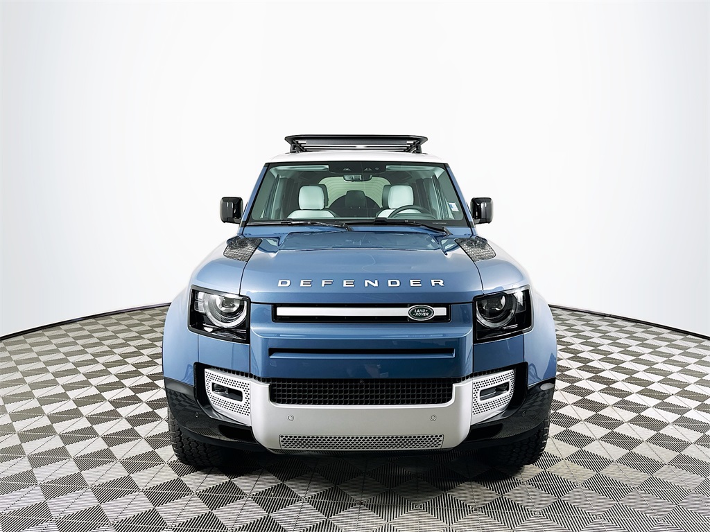 2025 Land Rover Defender 110 S photo 2