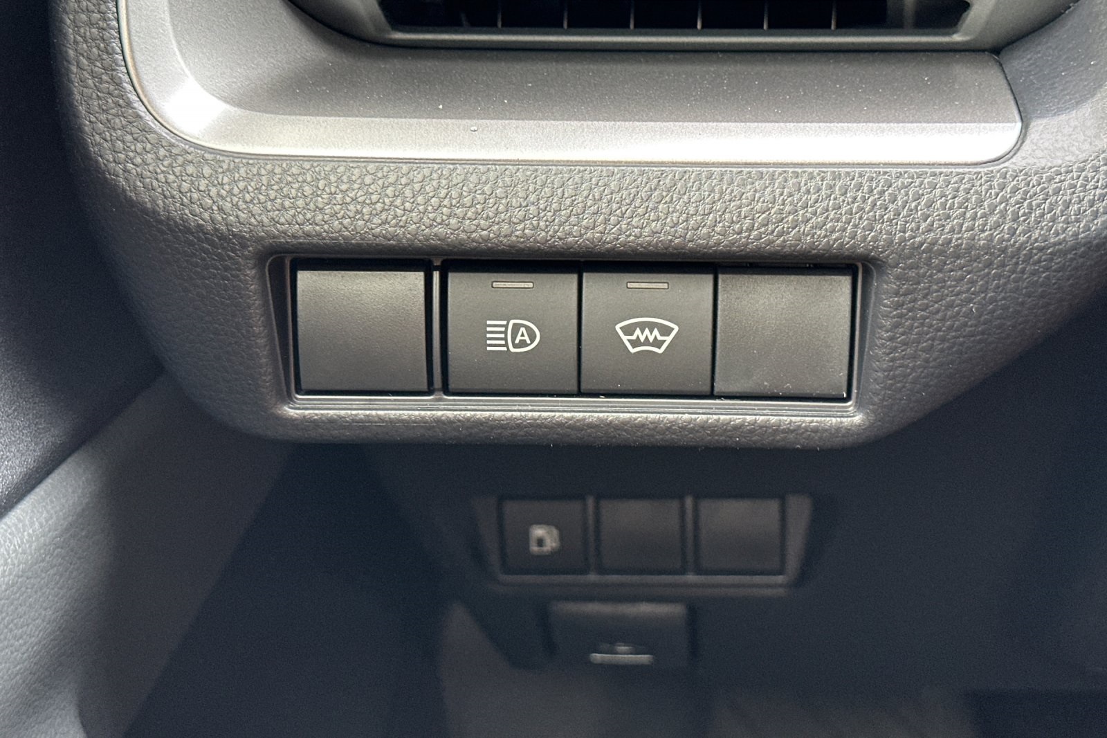 2026 Toyota Prius LE photo 28