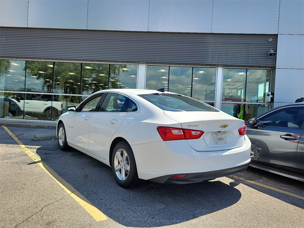 2022 Chevrolet Malibu photo 2