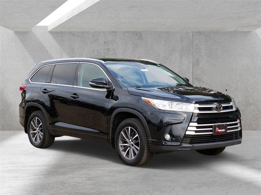 Certified 2017 Toyota Highlander XLE with VIN 5TDJZRFH4HS422230 for sale in White Bear Lake, Minnesota