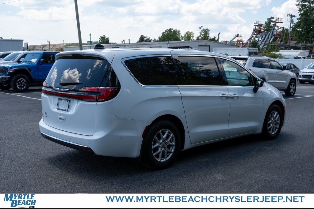 2025 Chrysler Pacifica photo 6