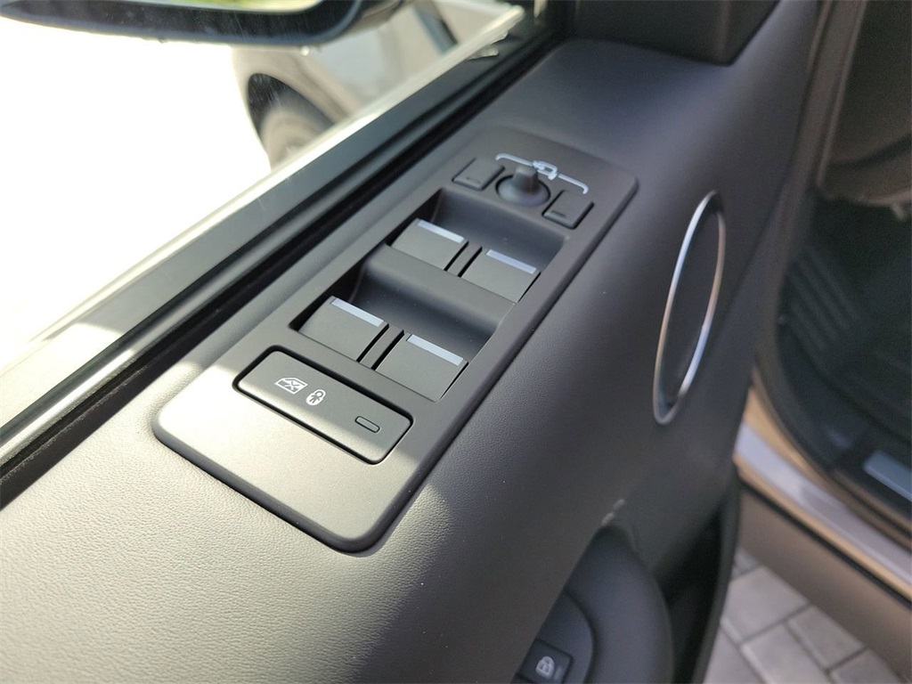 2025 Land Rover Discovery Metropolitan Edition photo 19