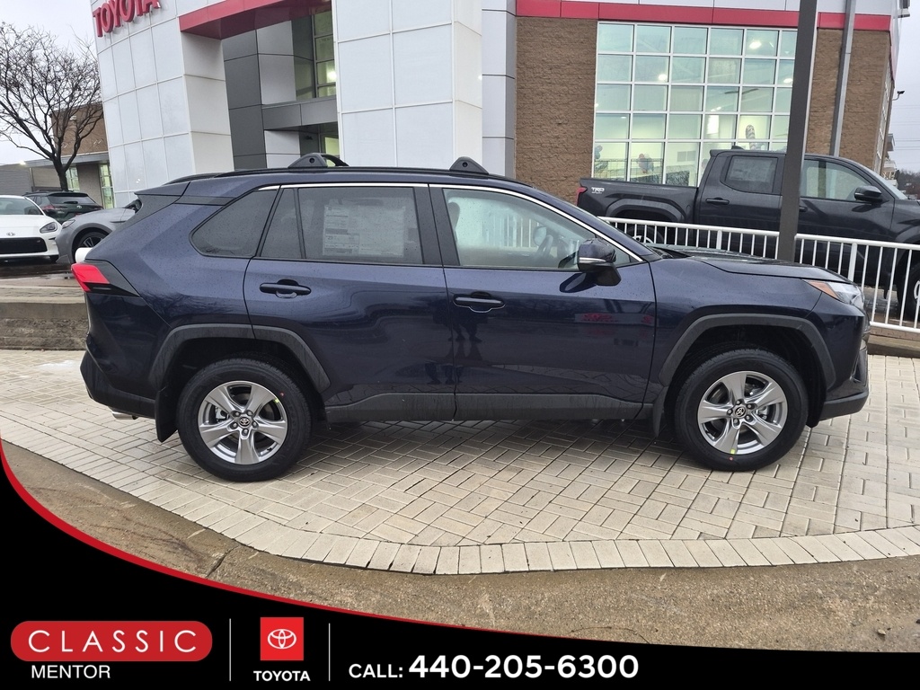 2025 Toyota RAV4 XLE's photo