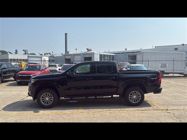2025 Chevrolet Colorado Work Truck LT photo 4