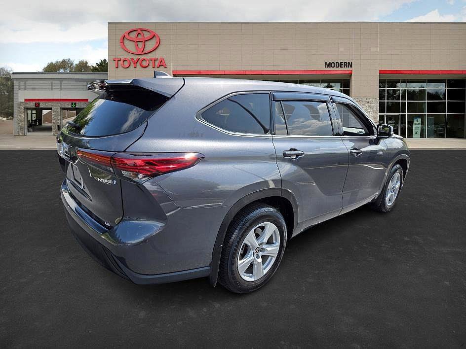 2020 Toyota Highlander Hybrid LE photo 4