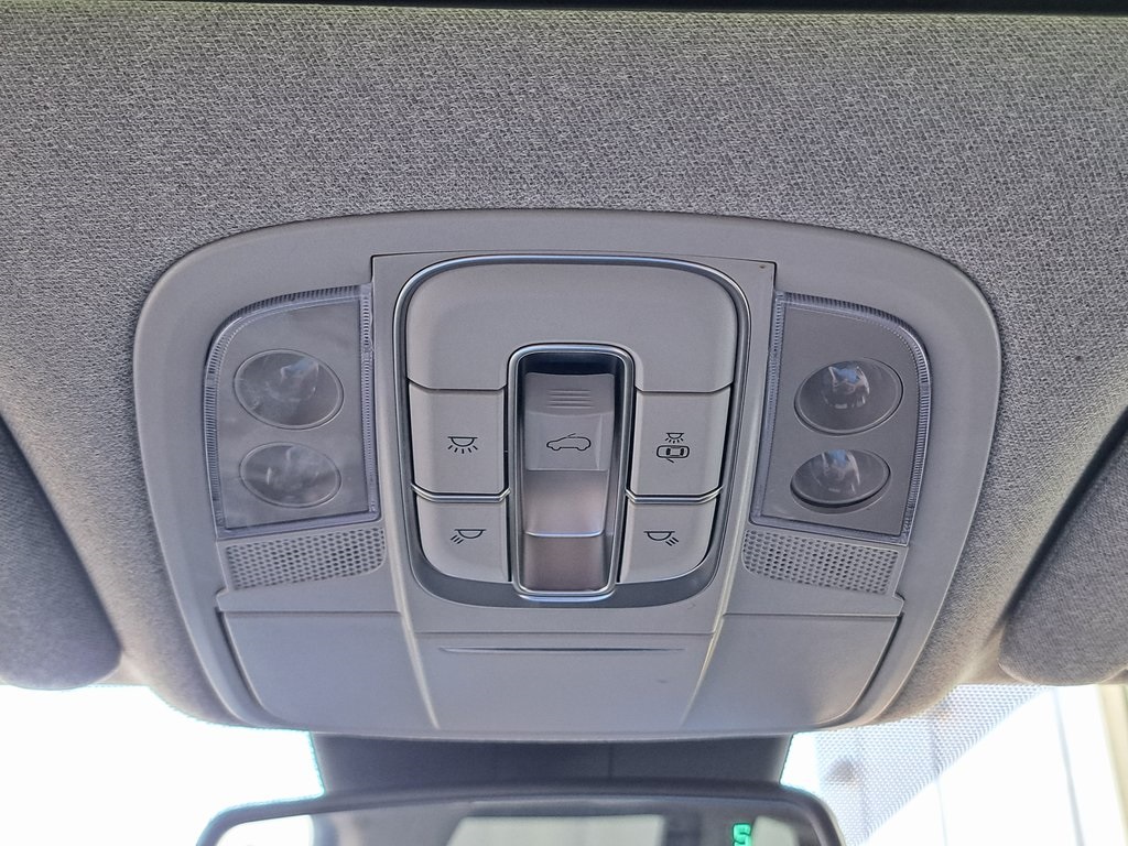 2020 Hyundai Santa Fe Limited photo 17