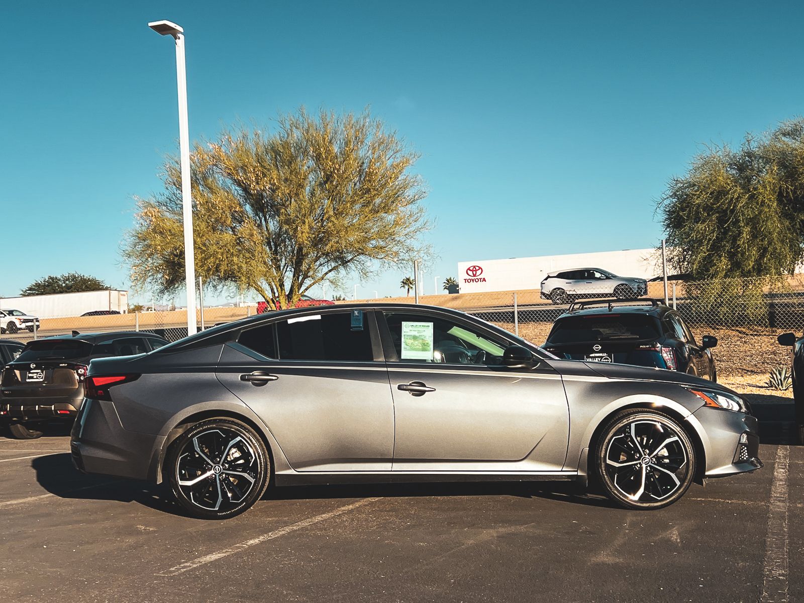 2021 Nissan Altima 2.5 SR photo 2