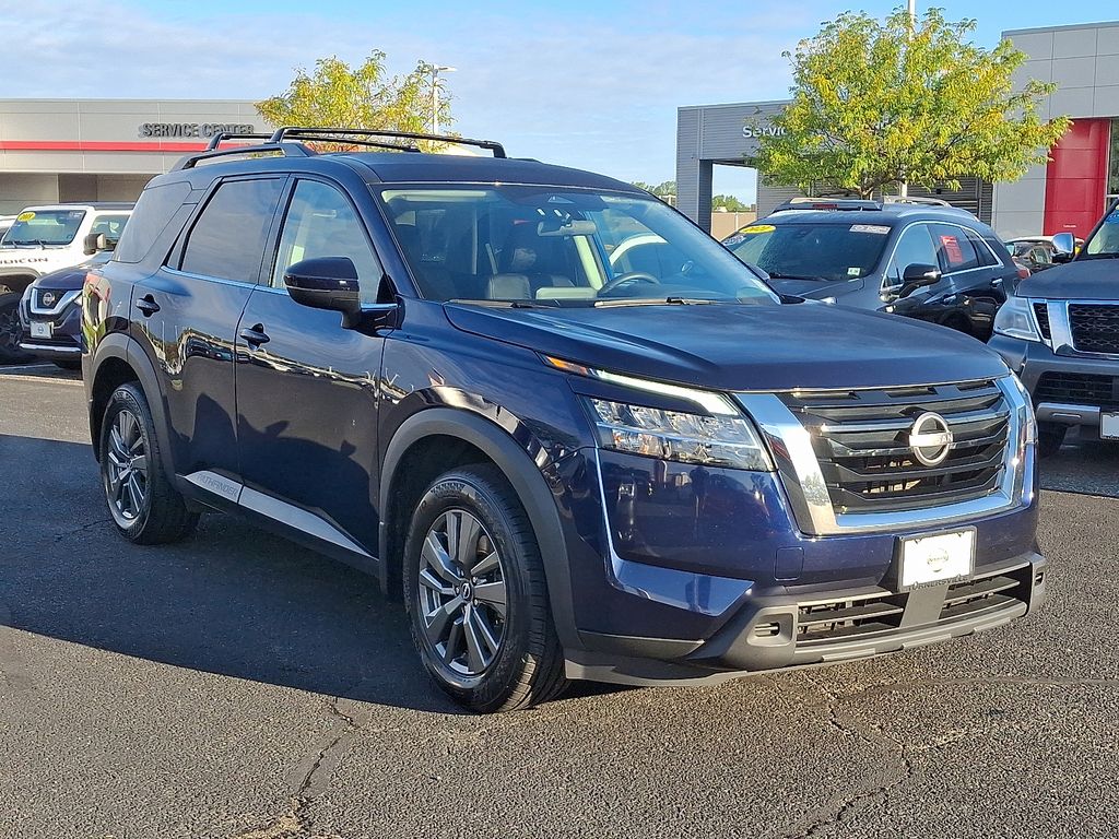 2022 Nissan Pathfinder SV photo 2