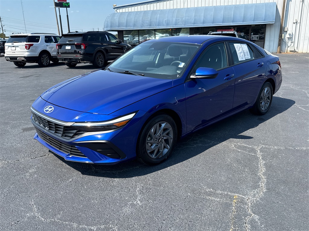 2024 Hyundai Elantra SEL photo 7