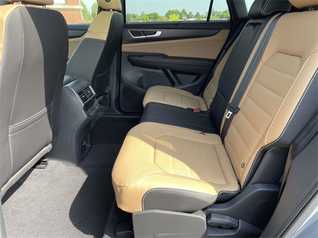 2025 Volkswagen Atlas Cross Sport SEL R-Line photo 13
