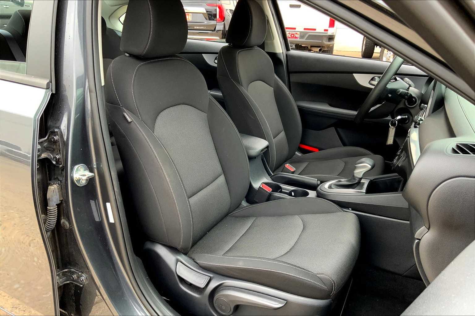 2024 Kia Forte LXS photo 8