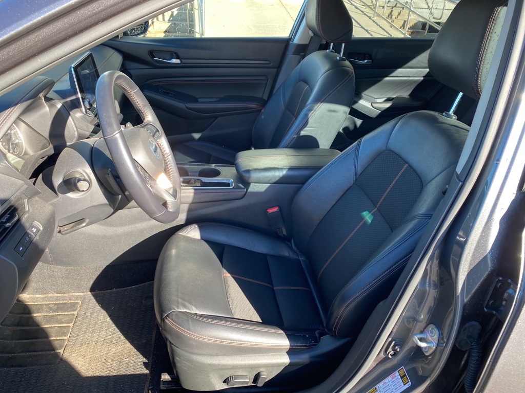 2021 Nissan Altima 2.5 SR photo 2